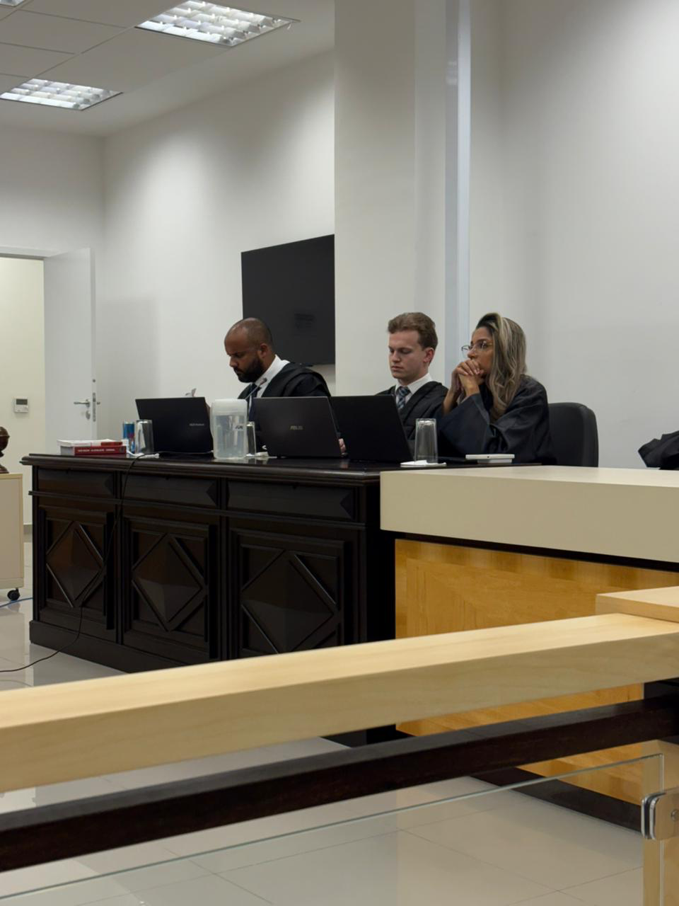 Daiane Costa, advogada criminal em audiência criminal